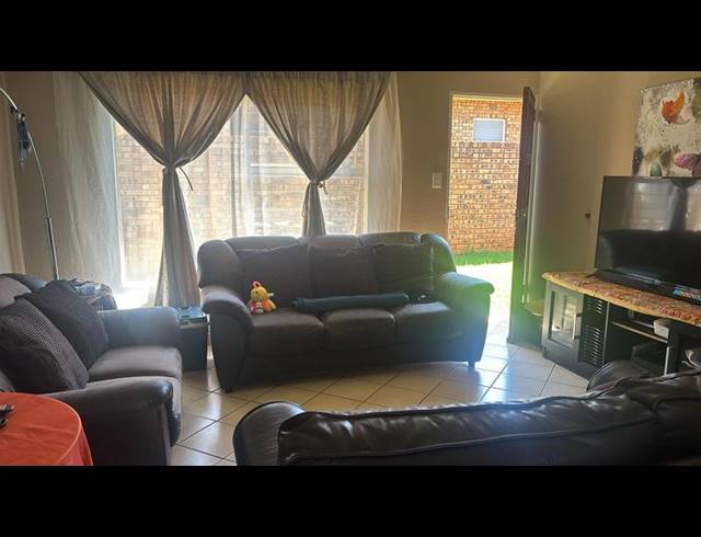 2 BEDROOM TOWNHOUSE FOR SALE IN WITPOORTJIE
